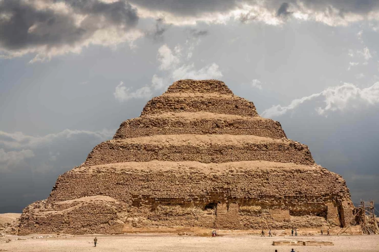 Passeio de um dia às Pirâmides de Gizé e Saqqara, incluindo almoço