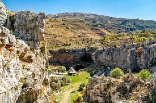 Baatara-Schlucht Sinkhole, weiter nach Byblos Tagestour