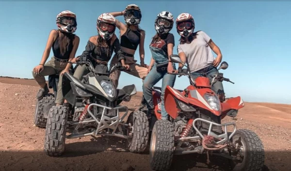 Desierto de Agafay: Quads, paseo en camello y cena con espectáculo