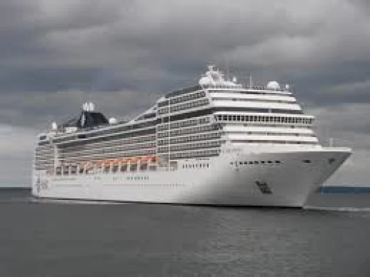 El crucero MSC Poesia hace escala en el puerto de Alejandría